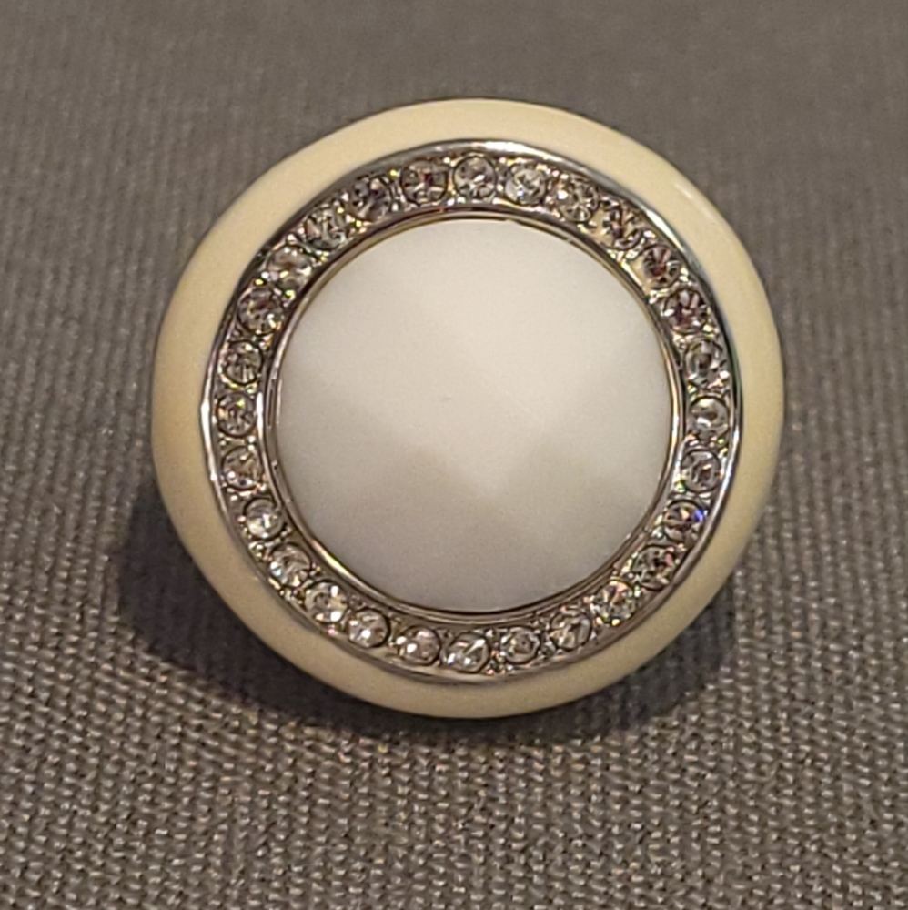 Sterling Silver & Mousanite Diamond Ring.